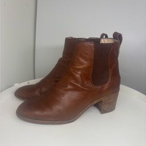 Madewell Regan Chelsea Slip On Leather Almond Toe Heeled Brown Chestnut Boot 9.5